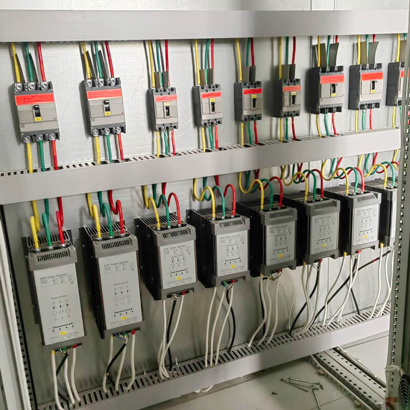 Está a olhar apenas para a tensão e a corrente ao selecionar um regulador de potência? Muitos fabricantes de equipamento apercebem-se do verdadeiro custo total de propriedade — incluindo as implicações pós-venda — demasiado tarde.